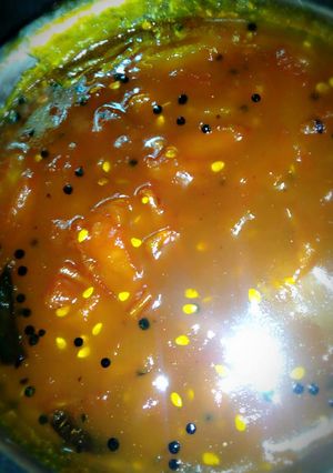 A picture of Tomato tamarind chutney.