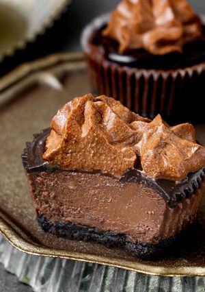 Hình của món Bánh Phô Mai Kem 4 Loại Chocolate - Death by Chocolate Cheesecakes.