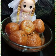 A picture of Gulab Jamun.