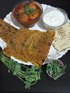 મેથીના થેપલા (Methi Thepla Recipe in Gujarati) રેસીપી મુખ્ય ફોટો
