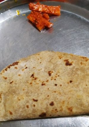 ભાખરી (Bhakhri Recipe In Gujarati) રેસીપી મુખ્ય ફોટો
