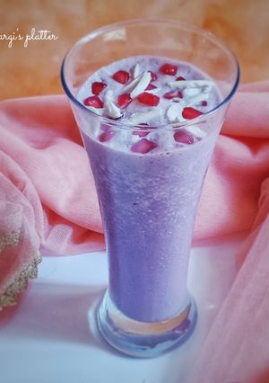 A picture of Pomegranate Milkshake.