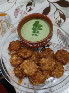 आलू साबूदाना वड़ा (aloo sabudana vada recipe in Hindi) रेसिपी मुख्य फोटो