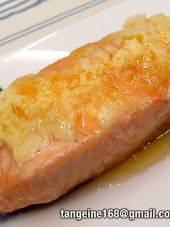 蒜泥奶油燒鮭魚 的食譜成品照片