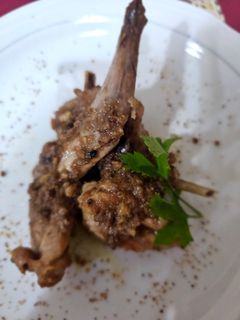 Una foto de Conejo en salsa de anacardos