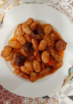 Φωτογραφία της συνταγής Φασόλια γίγαντες με χωριάτικα λουκάνικα