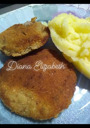 Una foto de Milahamburguesa con puré.👩🏼🍳🍔