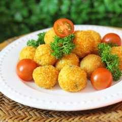 A picture of Bitterballen macaroni ayam wortel keju.
