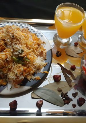 A picture of Chicken biryani.