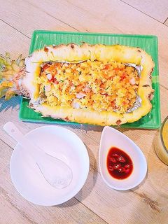 Hình của món Cơm chiên khóm.