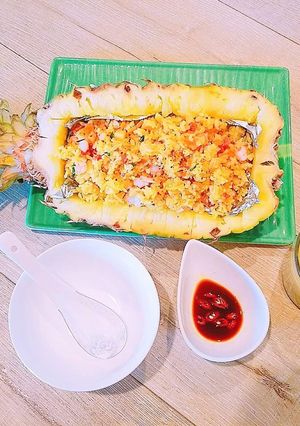 Hình của món Cơm chiên khóm.