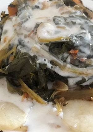 Una foto de Colchón de Papas con verduras y salsa Blanca!