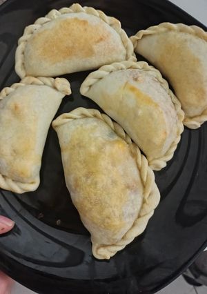 Una foto de Empanadas de cordero cortadas a cuchillo