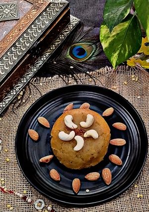मूंग दाल हलवा कुकर में(moongdaal halwa cooker me recipe in hindi) रेसिपी मुख्य फोटो