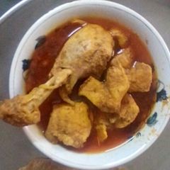 A picture of Kolhapuri Chicken with gravy.