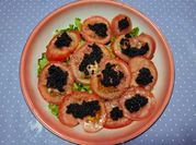 Una foto de caviar de tomate