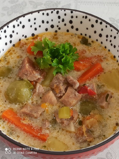 Zsályás, sárgaborsós, raguleves recept fotója