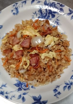 洋蔥香腸蛋炒飯 的食譜成品照片