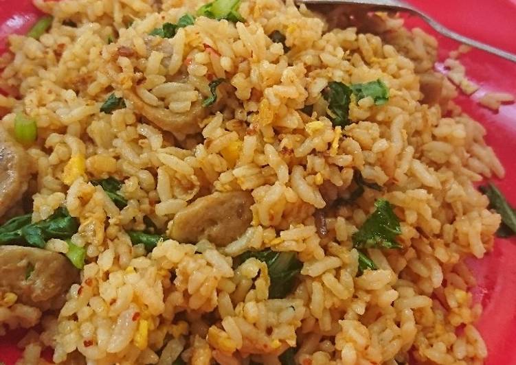 Cara Gampang Buat Nasi goreng bakso caisim poll pedes yang Sedap