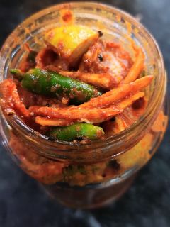 नींबू,अदरक,मिर्च का अचार (nimbu adrak mirch ka achar recipe in Hindi) रेसिपी मुख्य फोटो