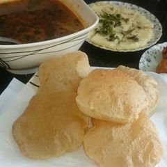 A picture of Puri with dubki aloo.