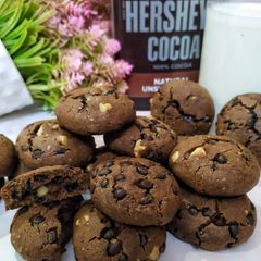 A picture of Overload Chocolate Chip Cookie.