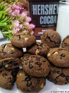 A picture of Overload Chocolate Chip Cookie.