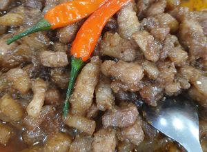 Hình của món Ba rọi xào mắm ruốc.