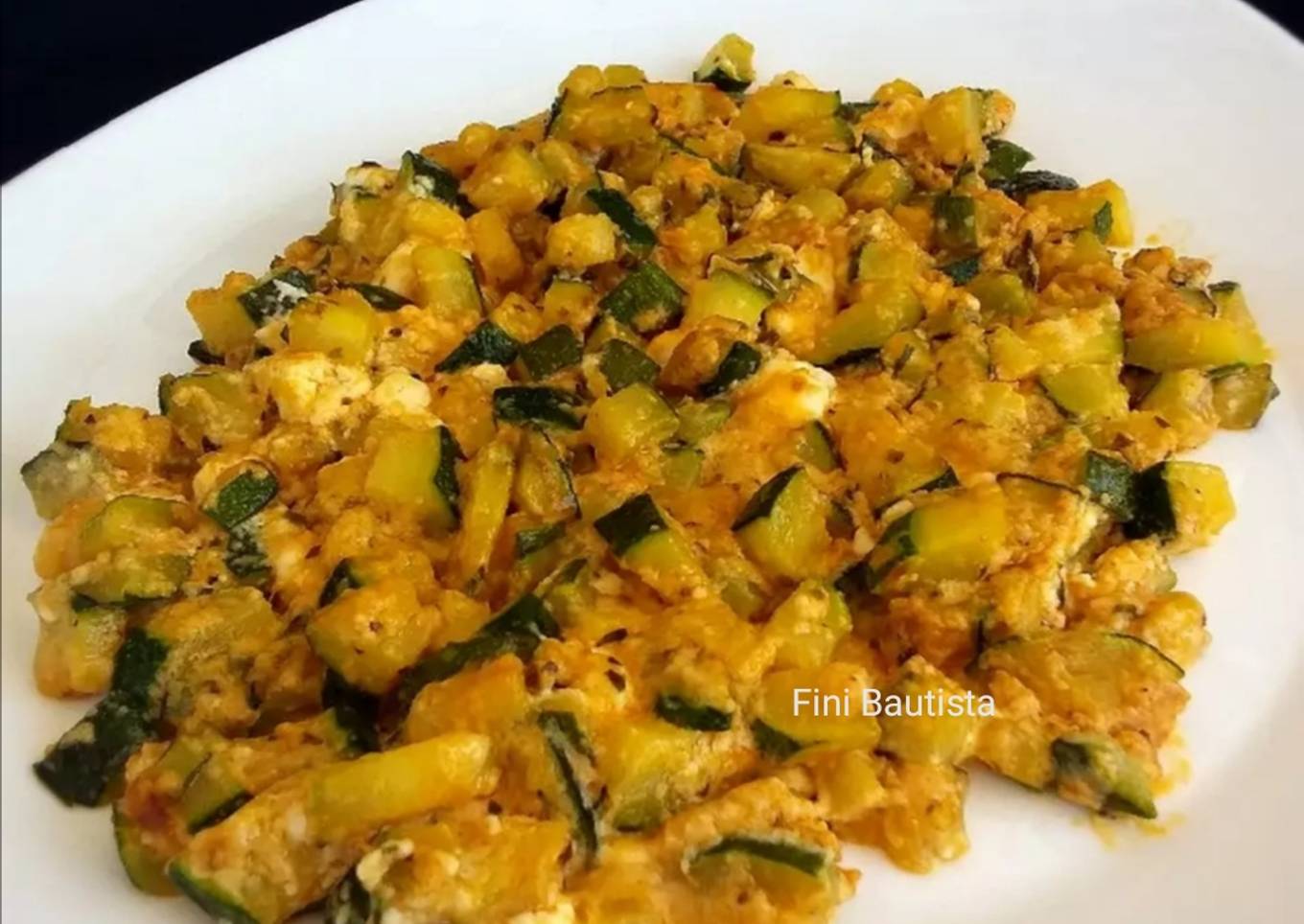 Calabacín salteado con queso feta