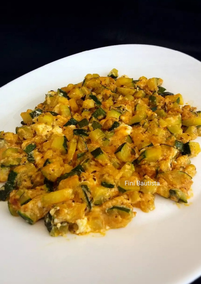 Una foto de Calabacín salteado con queso feta