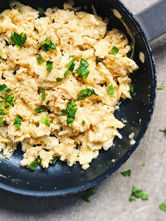 Una foto de Revuelto fácil de arroz de coliflor