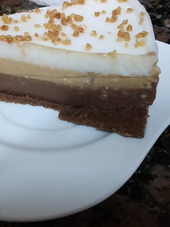 Una foto de Tarta de tres turrones