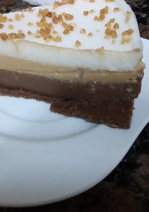 Una foto de Tarta de tres turrones