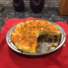A picture of Meat & Potato Pie.