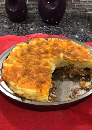 A picture of Meat & Potato Pie.