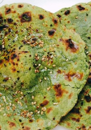 A picture of Bathua Tandoori Roti.