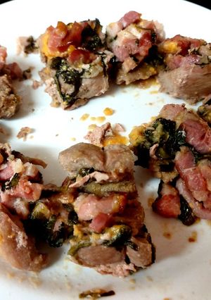 A picture of My Stuffed Tenderloin, Apple, Bacon Lardons, cheddar Cheese 🤗.