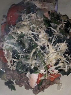 Una foto de Pastel de verduras, con pollo y lentejas