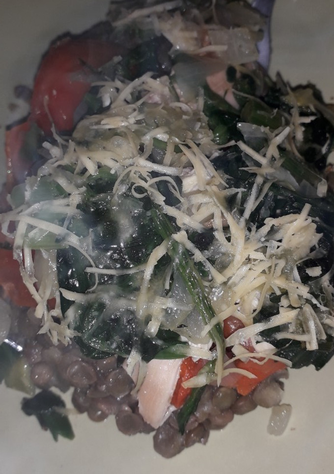 Una foto de Pastel de verduras, con pollo y lentejas