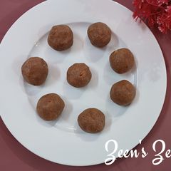 A picture of Brown Rice Poha Laddoos.