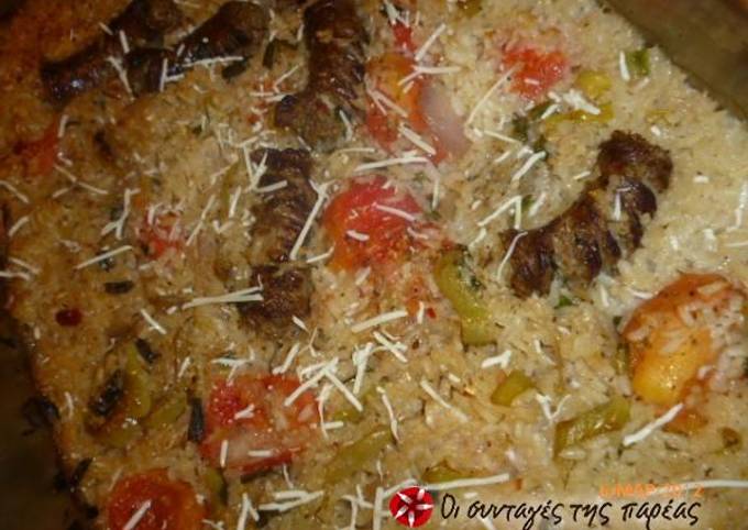 κύρια φωτογραφία συνταγής Λουκάνικα στον φούρνο με ρύζι και ντοματίνια από την Αργυρώ