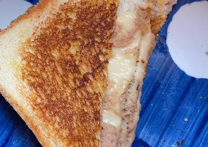 Anti Ribet, Bikin Tuna melt toast sandwich Rumahan