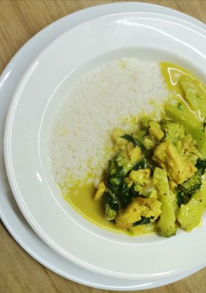 Zdjęcie przepisu Curry, kurczak i brokuły.