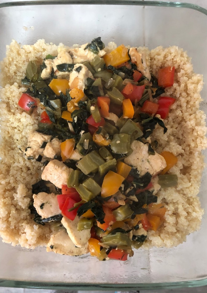 Una foto de Guiso de quinoa con verduras y pollo