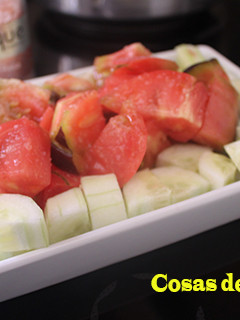 Una foto de Ensalada de tomate azul