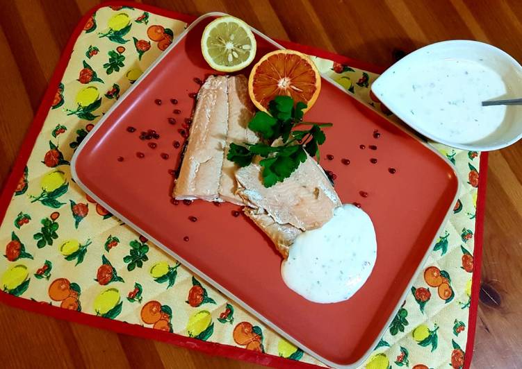 Salmone al vapore di tè verde e salsa allo yogurt