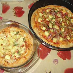 A picture of Cheese Burst Pizza.