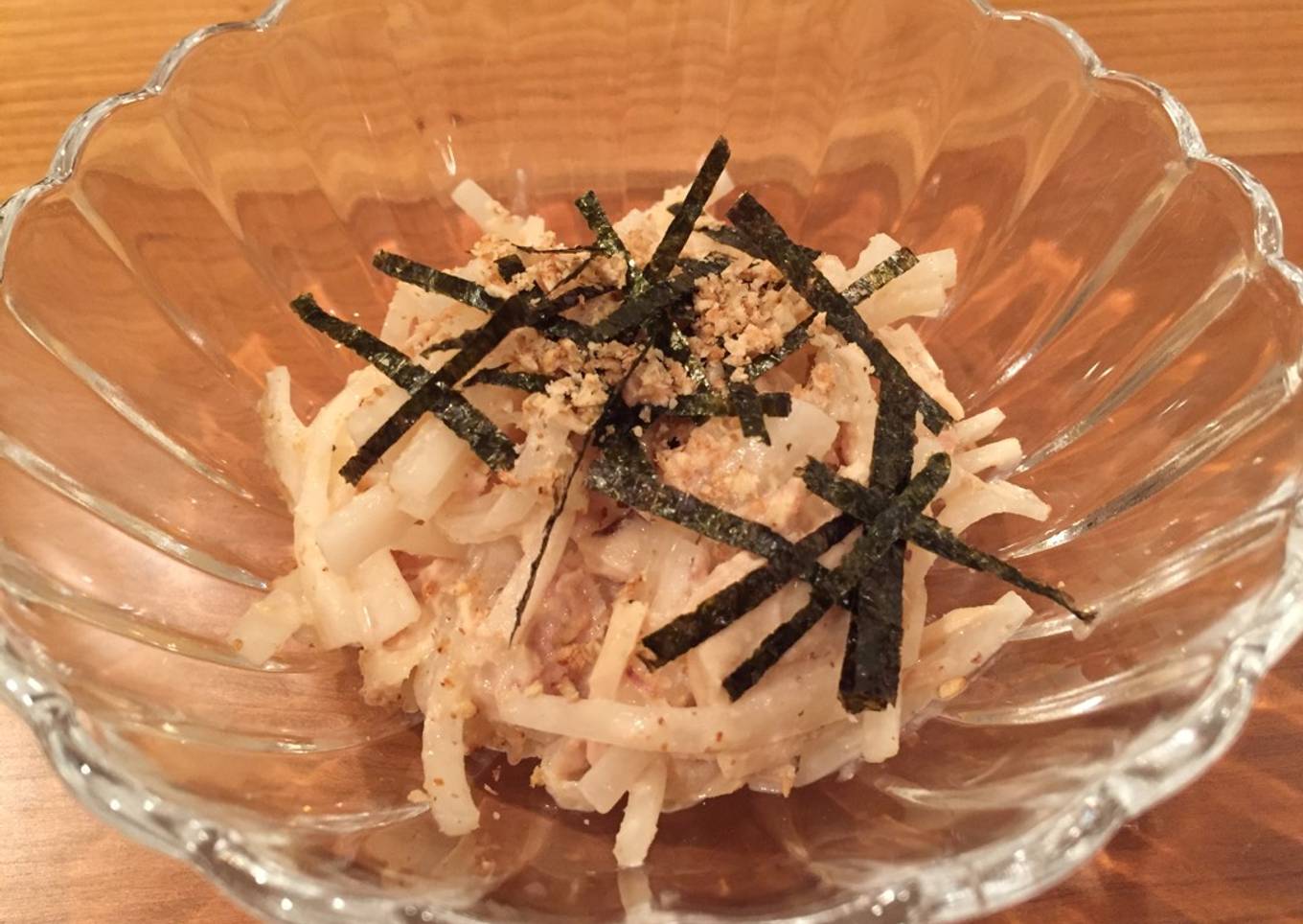 Healthy salad with radish and daikon tuna, F , GF possible