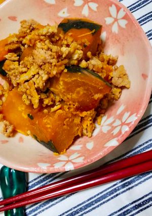 A picture of Japanese soy sweet Pumpkin with Chicken.