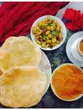 Aloo ki sukhi sabji (Dry Masala Aloo) With Halwa Poori